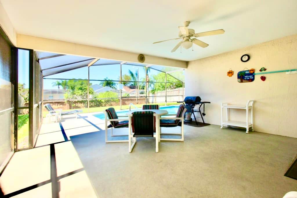 Covered lanai, ideal space for al fresco dining