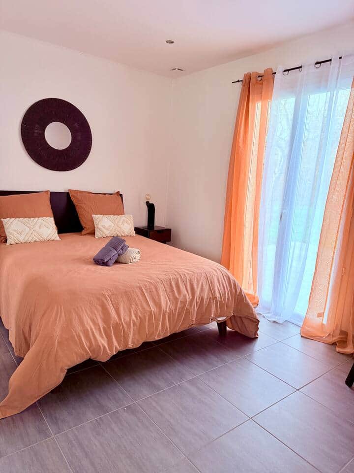 Suite parentale avec sa salle de bain attenante et grand dressing Suite parentale avec sa salle de bain attenante et grand dressing