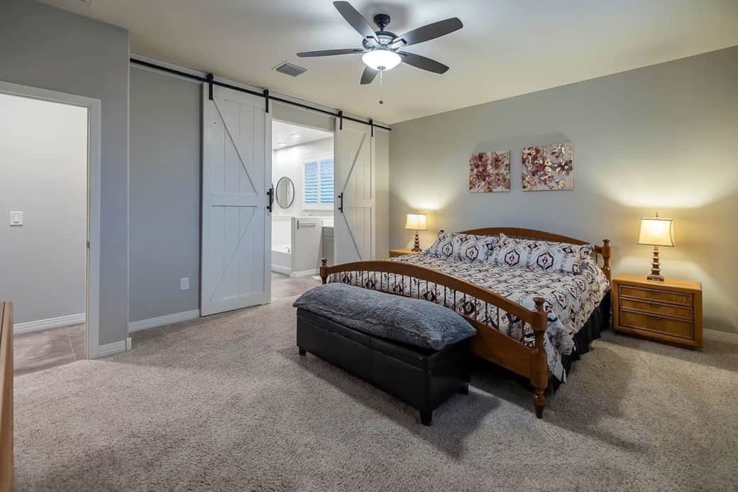 Master Bedroom (King)