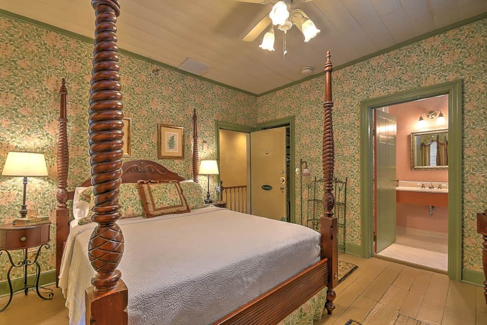 The Maxwell Room at The Historic Eureka Inn and Event Center - Room in ...