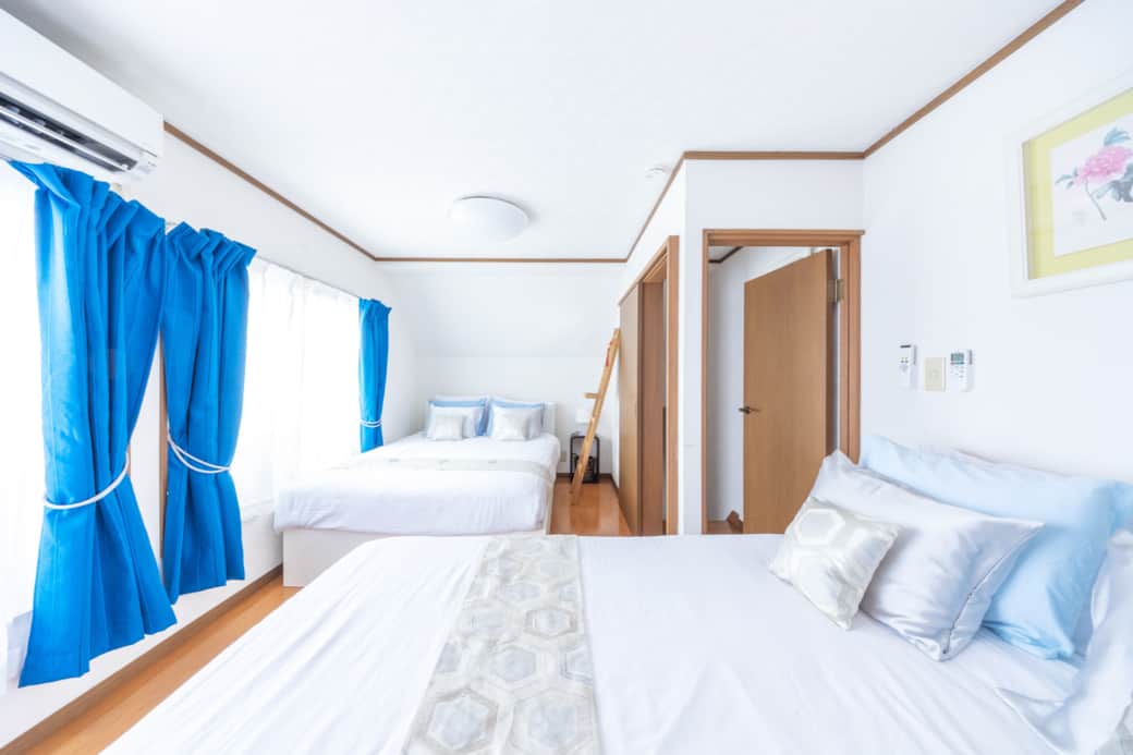 A clean, welcoming sleep space with thoughtful touches—ideal for a good night’s sleep