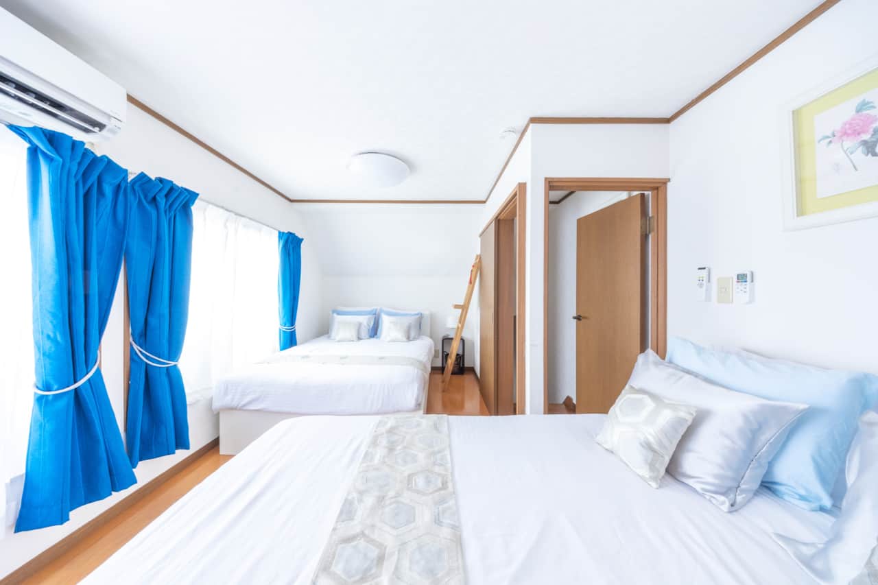 A clean, welcoming sleep space with thoughtful touches—ideal for a good night’s sleep