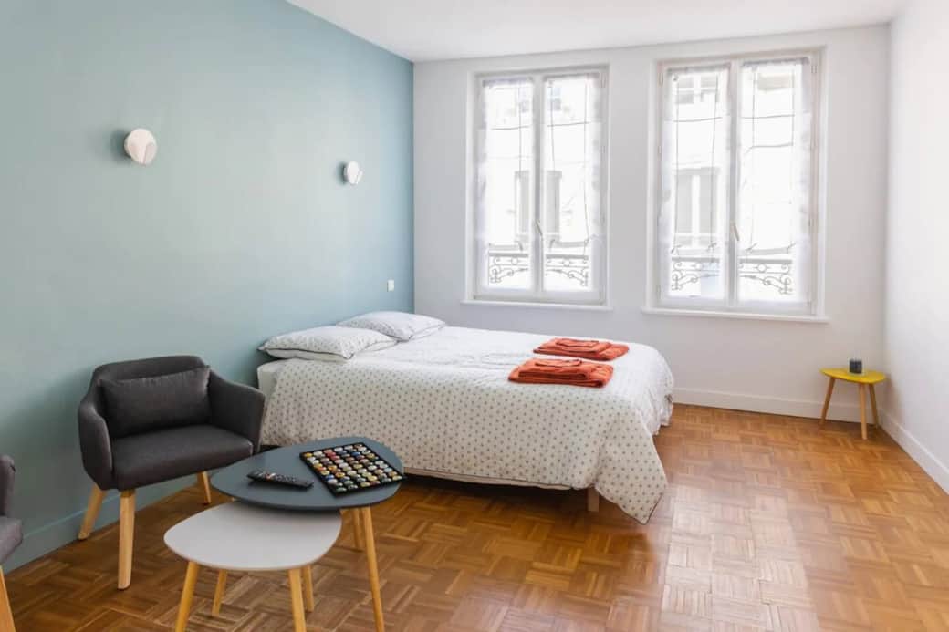 chambre, lit double confortable