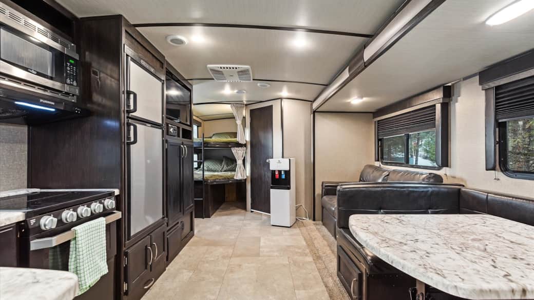 30' Camper Kitchen and Eating Area 30' Camper Kitchen and Eating Area