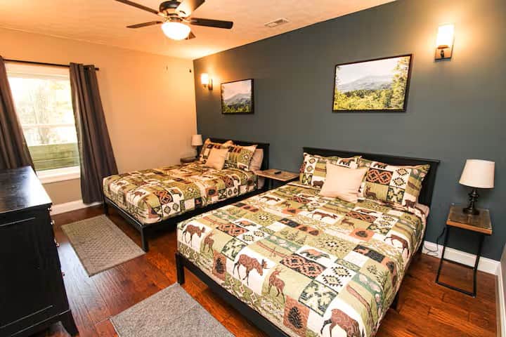 Downstairs bedroom with private bathroom 