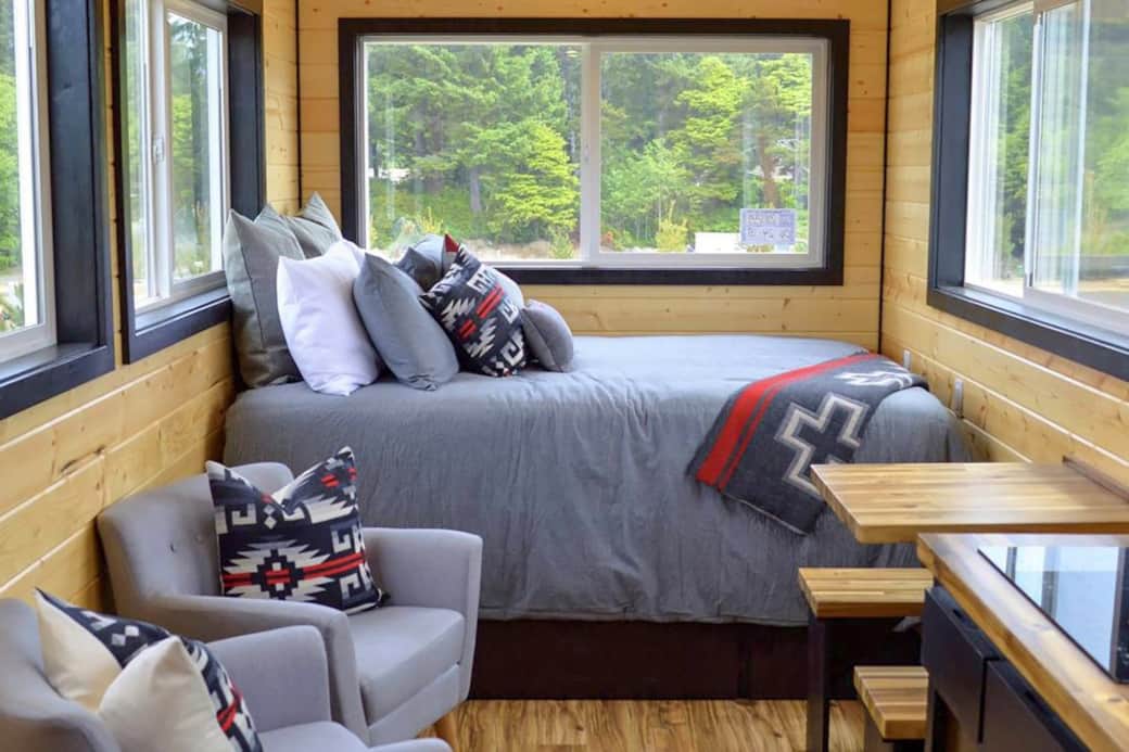 Spacious queen bed