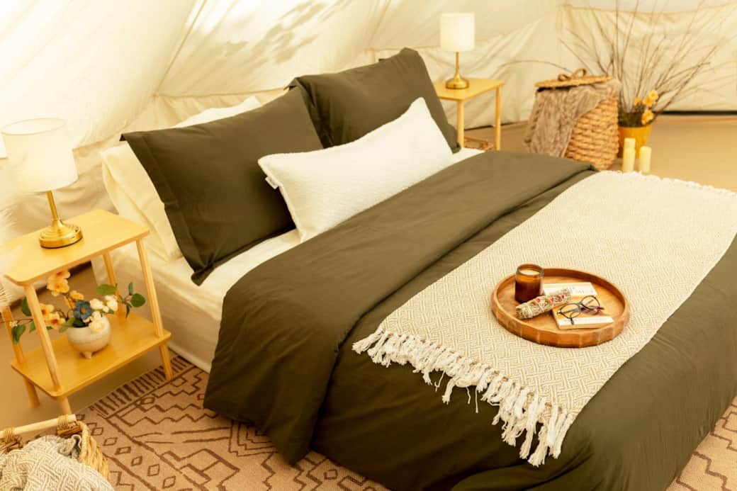 1 Queen Bed ft. a Sealy Mattress with Lux Linens 1 Queen Bed ft. a Sealy Mattress with Lux Linens