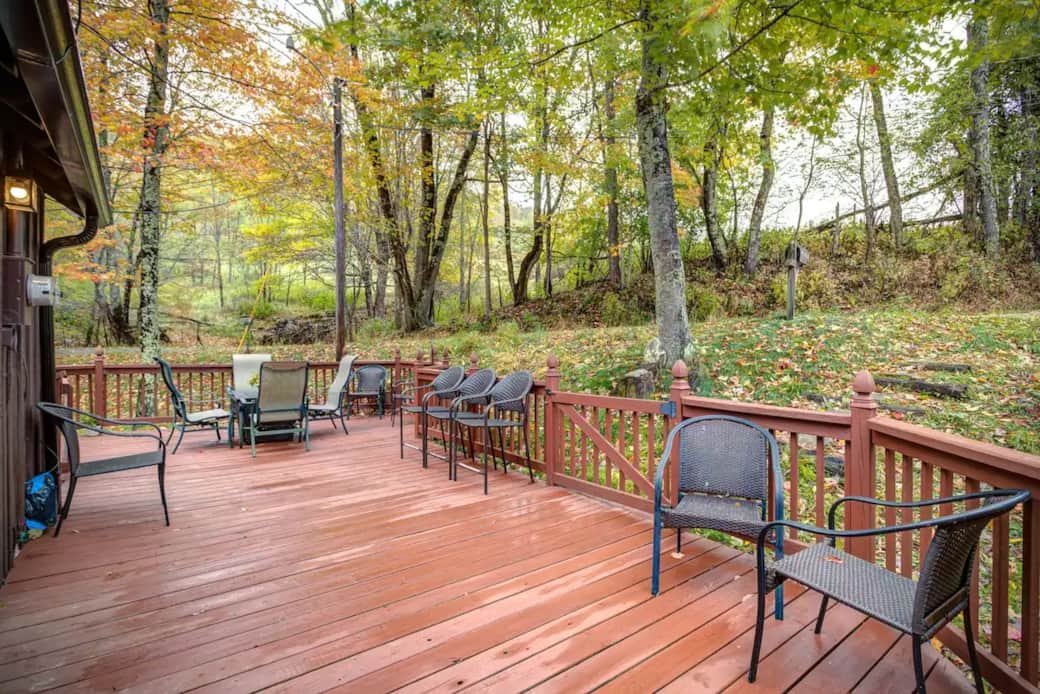 Gathering Deck & Heated Table 