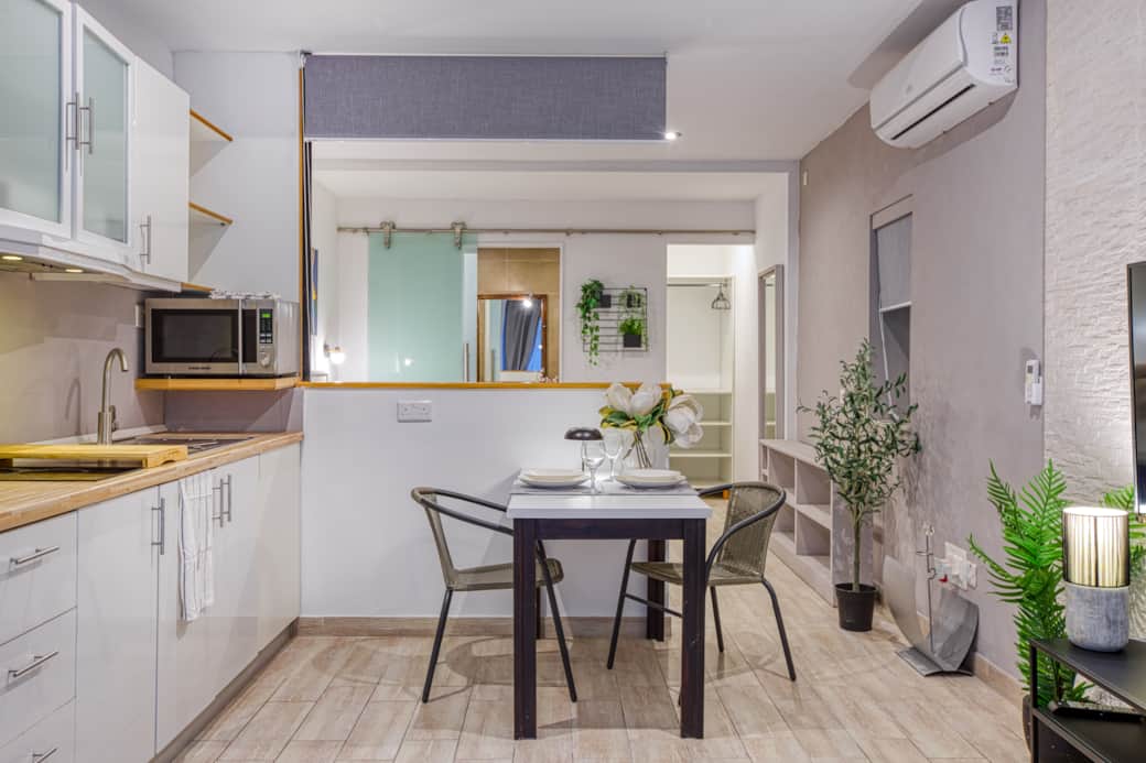 Fully equipped kitchenette and dining space