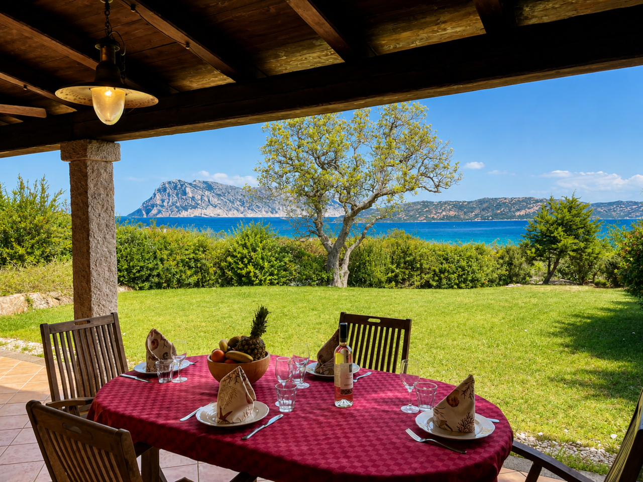Tavolo esterno giardino salinedda san teodoro sardinia rental home