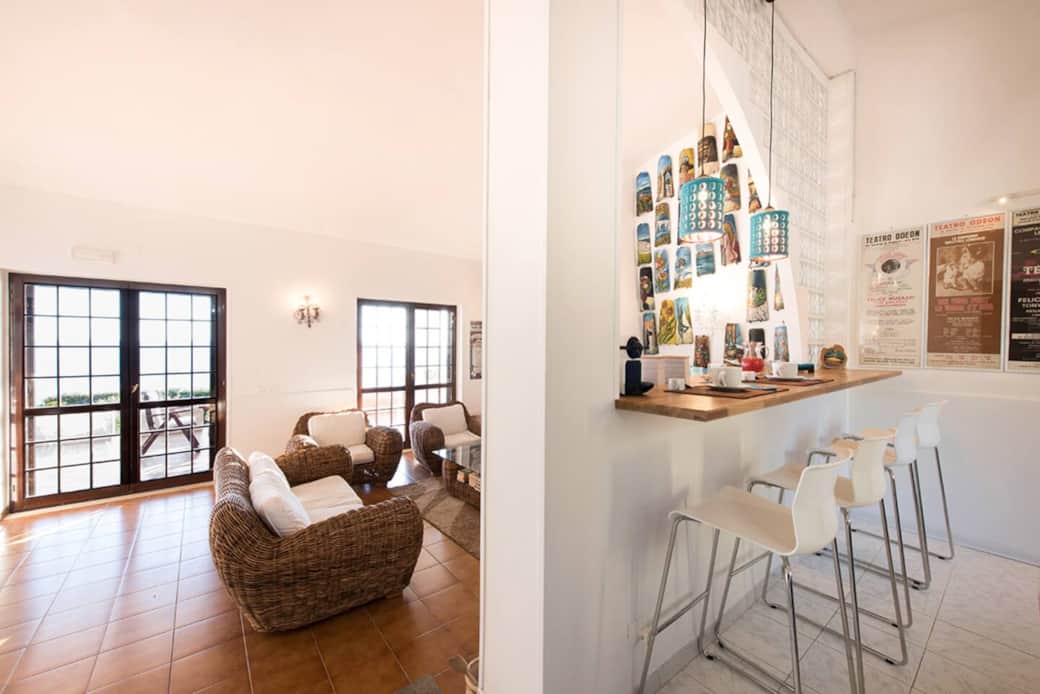 living room/ breakfast area