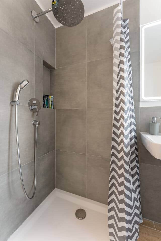 Dusche mit Regenbrause für einen guten Start in den Tag.