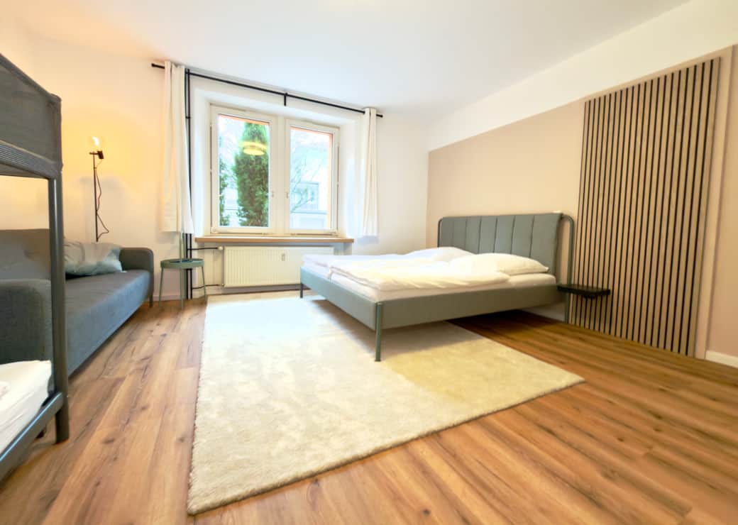 Schlafzimmer 1