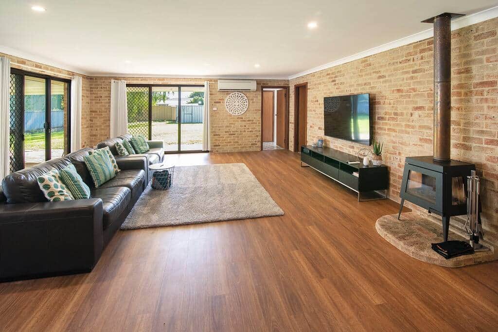 Living room with Fire place 