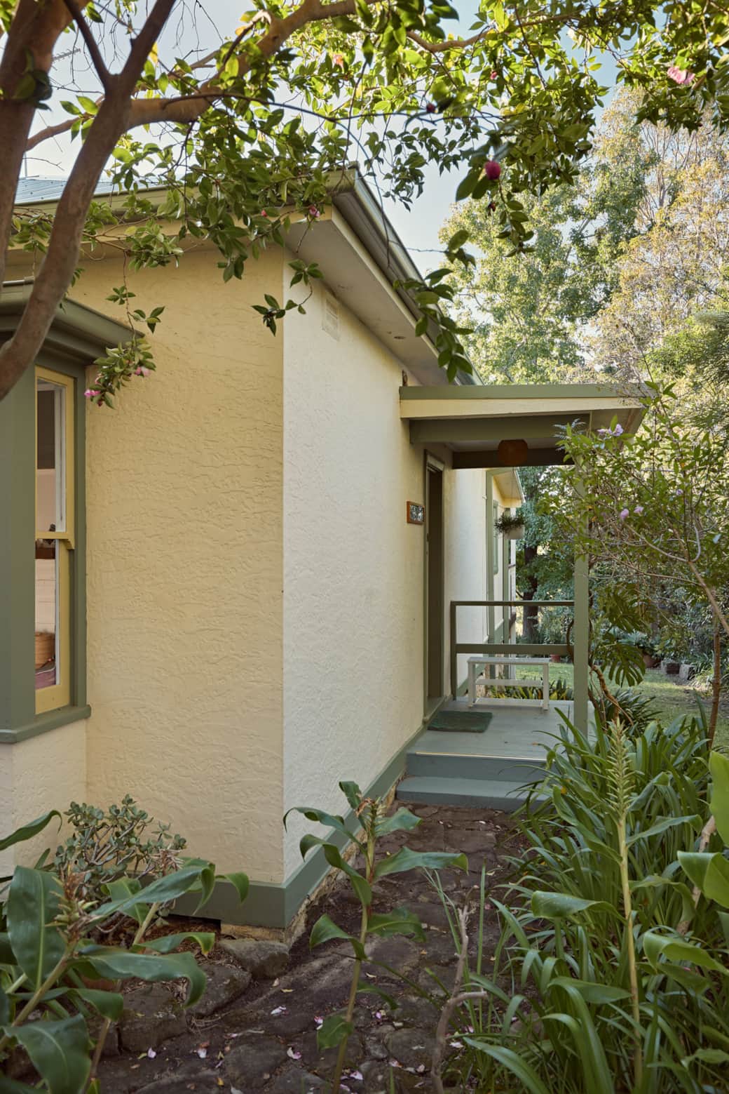 Main Entrance and Porch - Shoes off outside and unwind at Emerald Cottage Main Entrance and Porch - Shoes off outside and unwind at Emerald Cottage