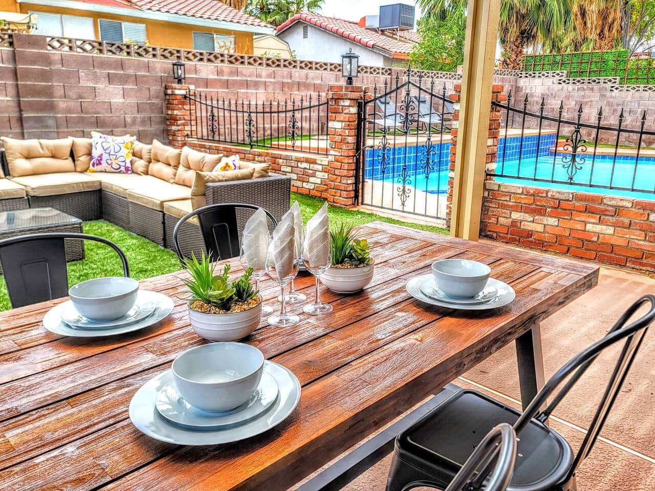 Dining and Lounge