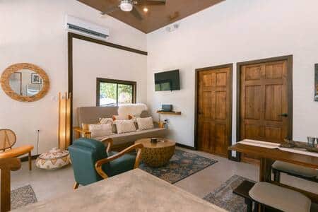 Easy access to the pool 