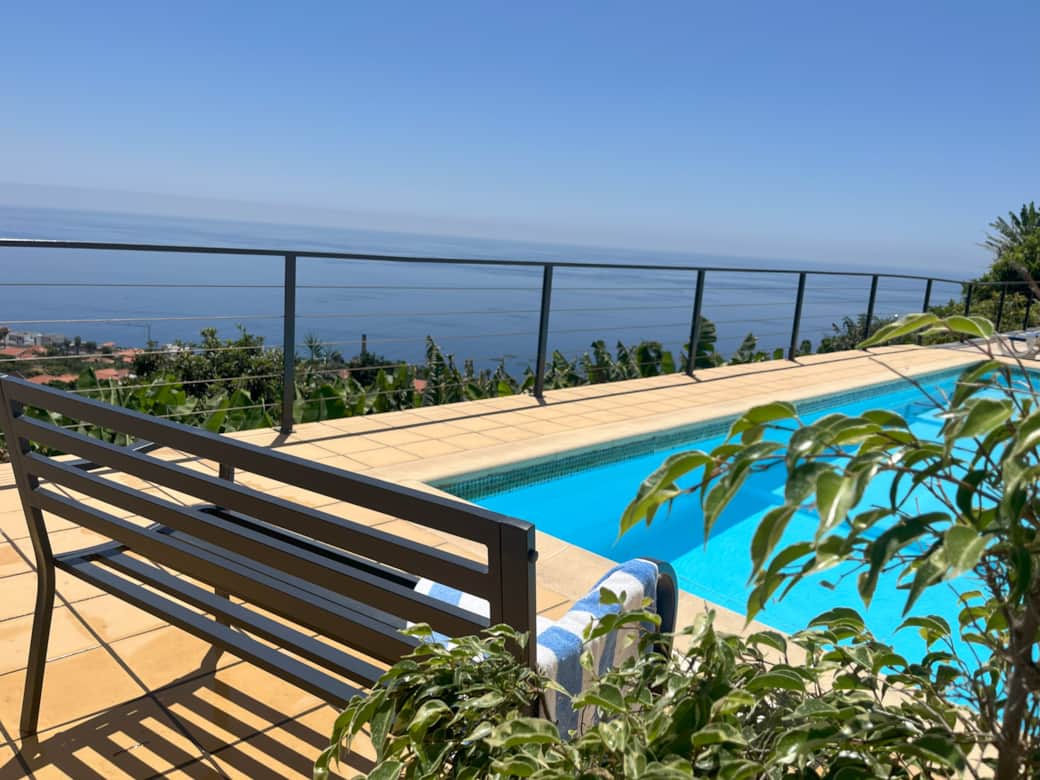 Pool seating