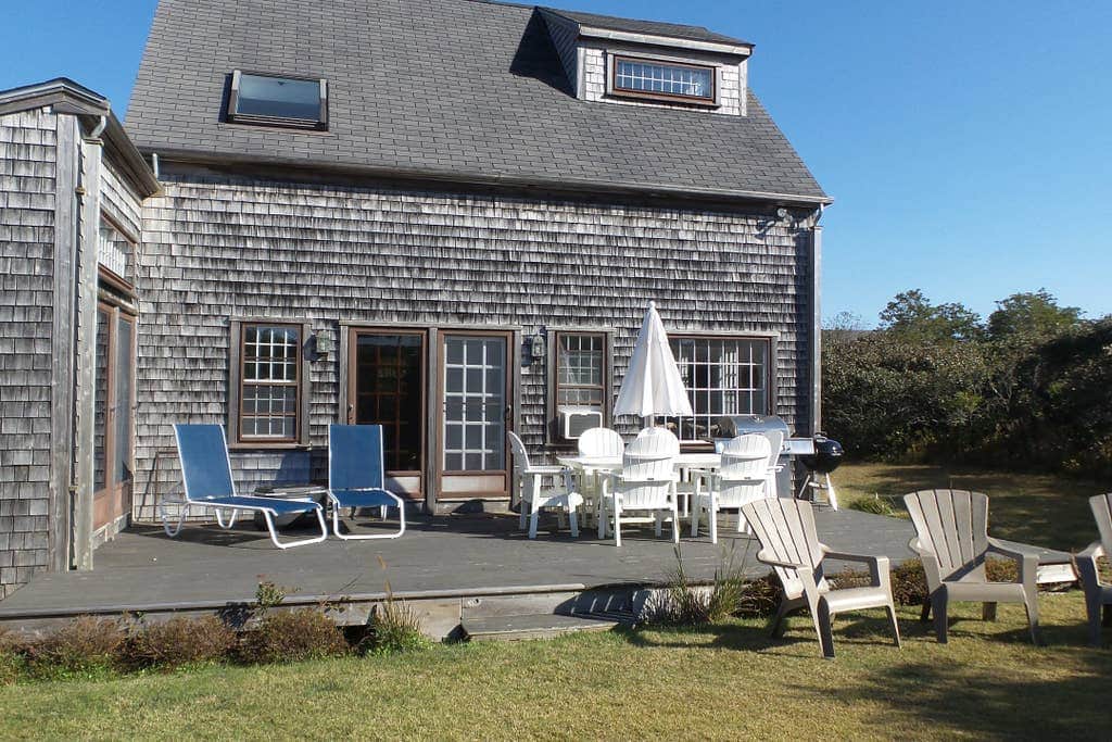Deck for entertaining & hanging out, with gas fire table