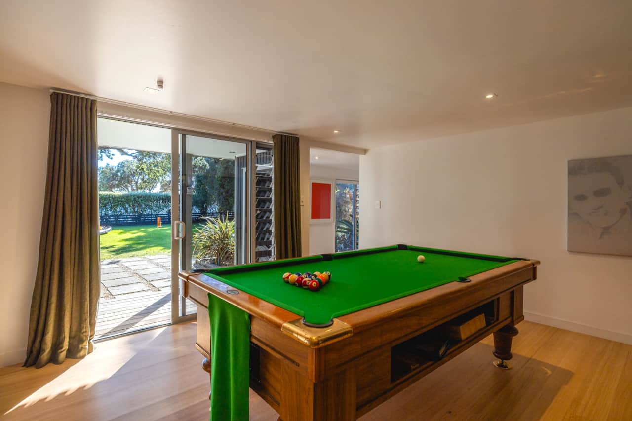 Pool table