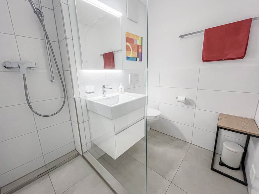 Badezimmer mit Dusche Badezimmer mit Dusche