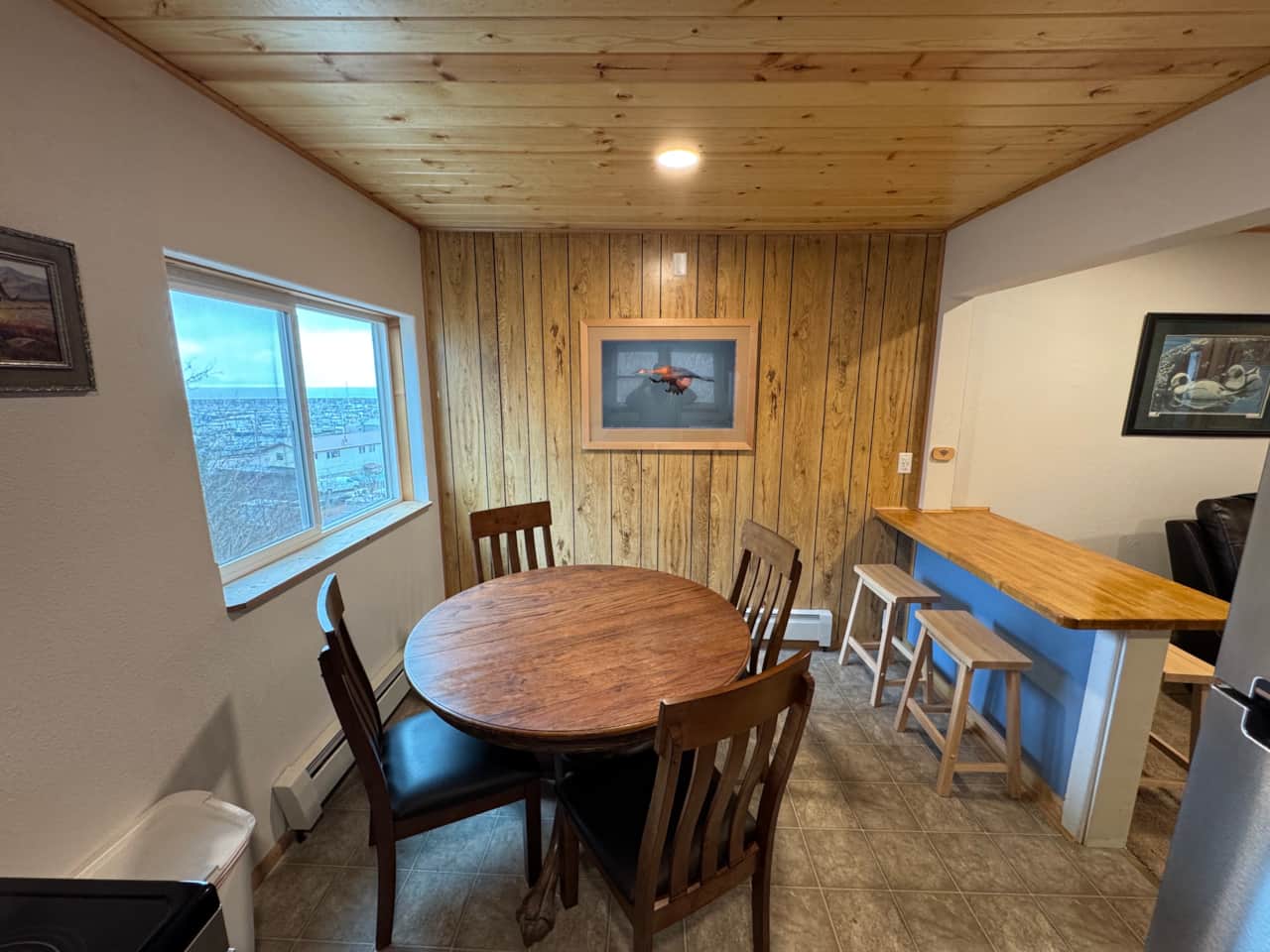 Dining Area w/ Harborview 