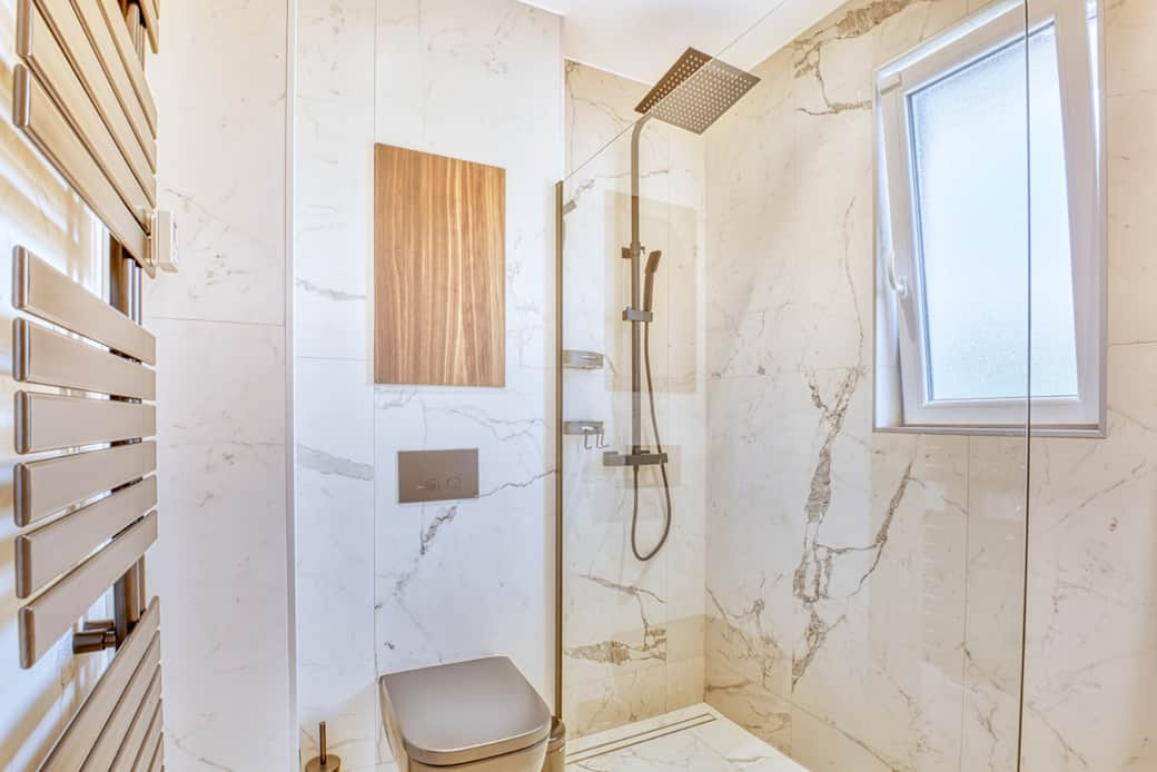 Bathroom Master en Suite to Master bedroom with shower Bathroom Master en Suite to Master bedroom with shower