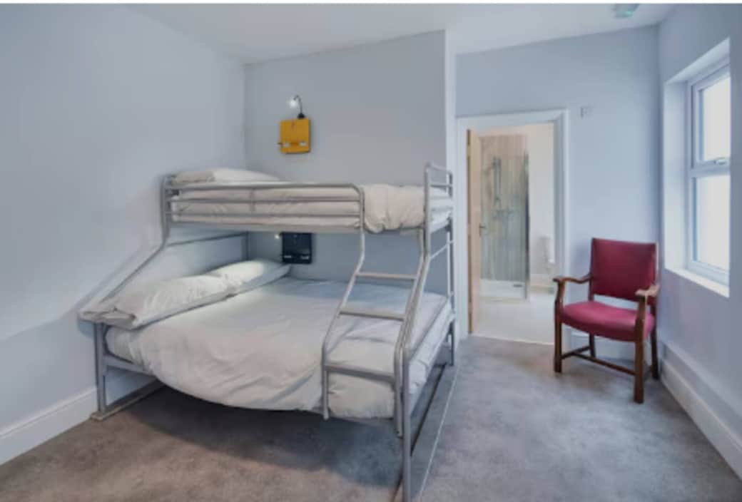 Judges Room - sleeps 5 with on-suite bathroom Judges Room - sleeps 5 with on-suite bathroom