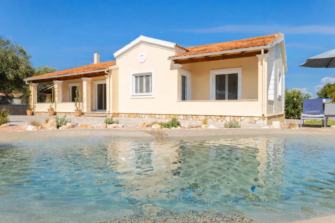 Pool & Villa