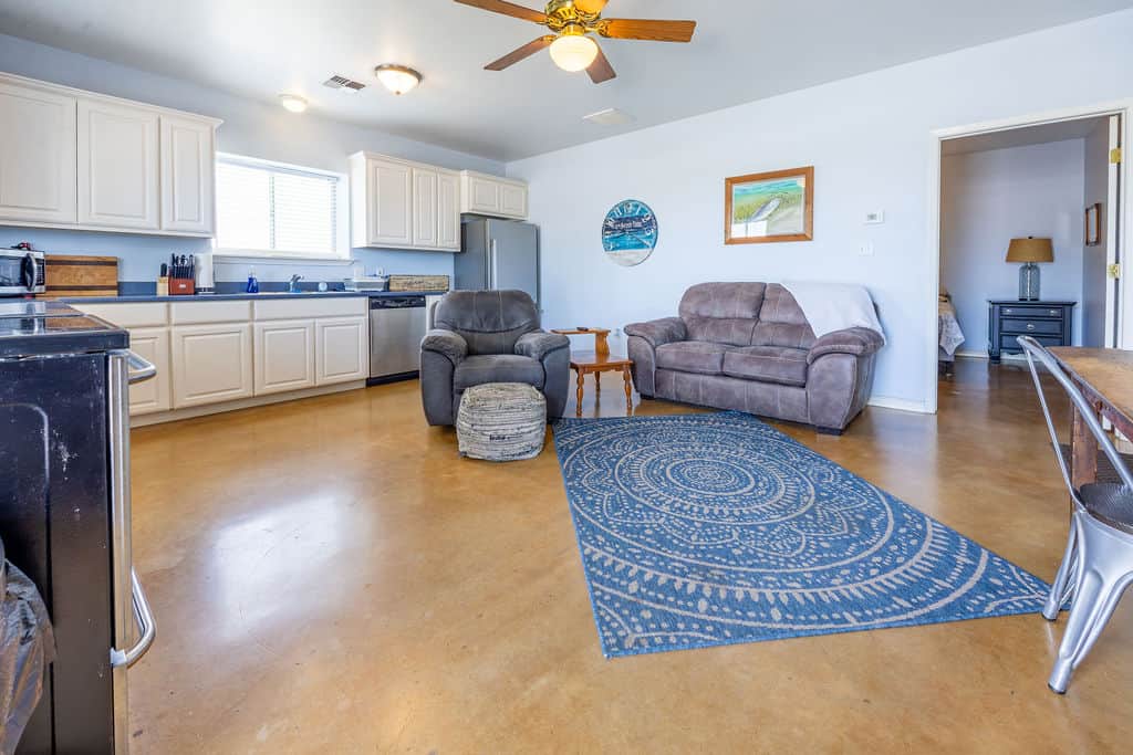 Living & Kitchen