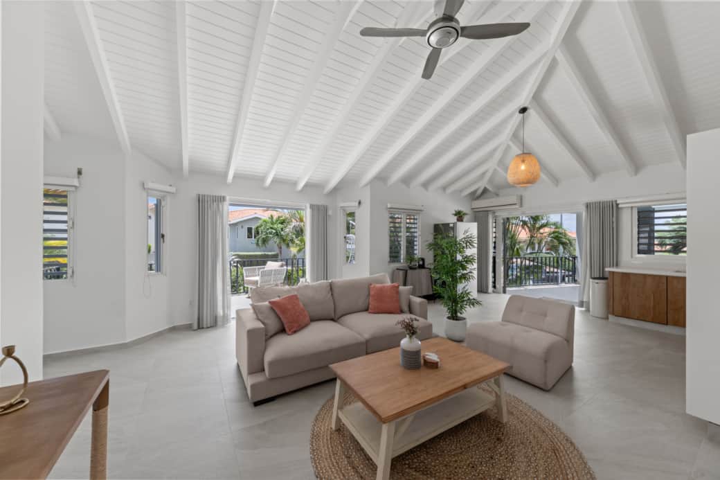 Nice bright living room Nice bright living room