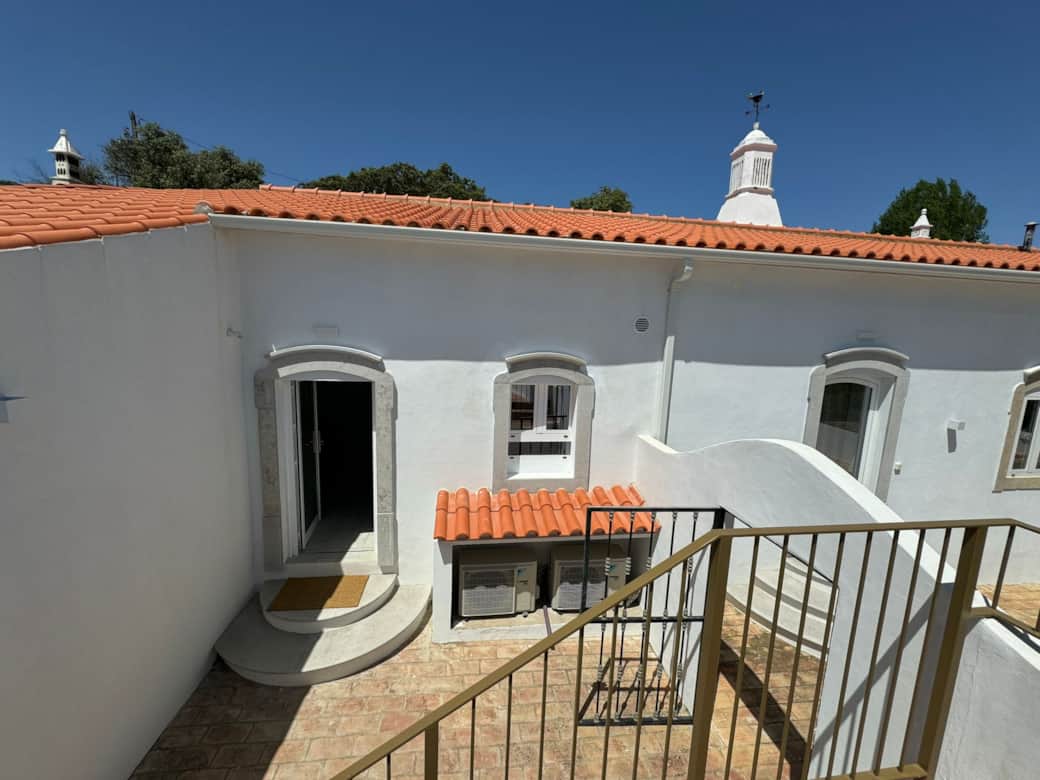 Figueira frente de telhado - roof top Figueira frente de telhado - roof top