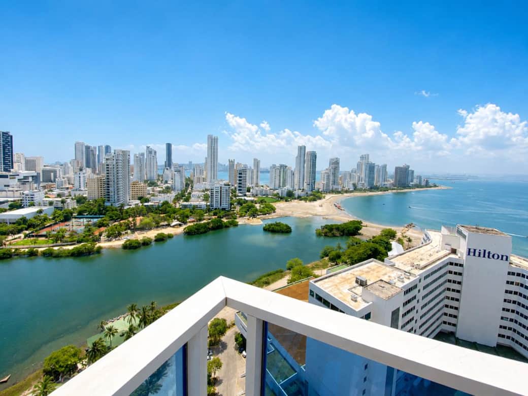 Vista al Mar Caribe, El Laguito y la ciudad desde el balcón
