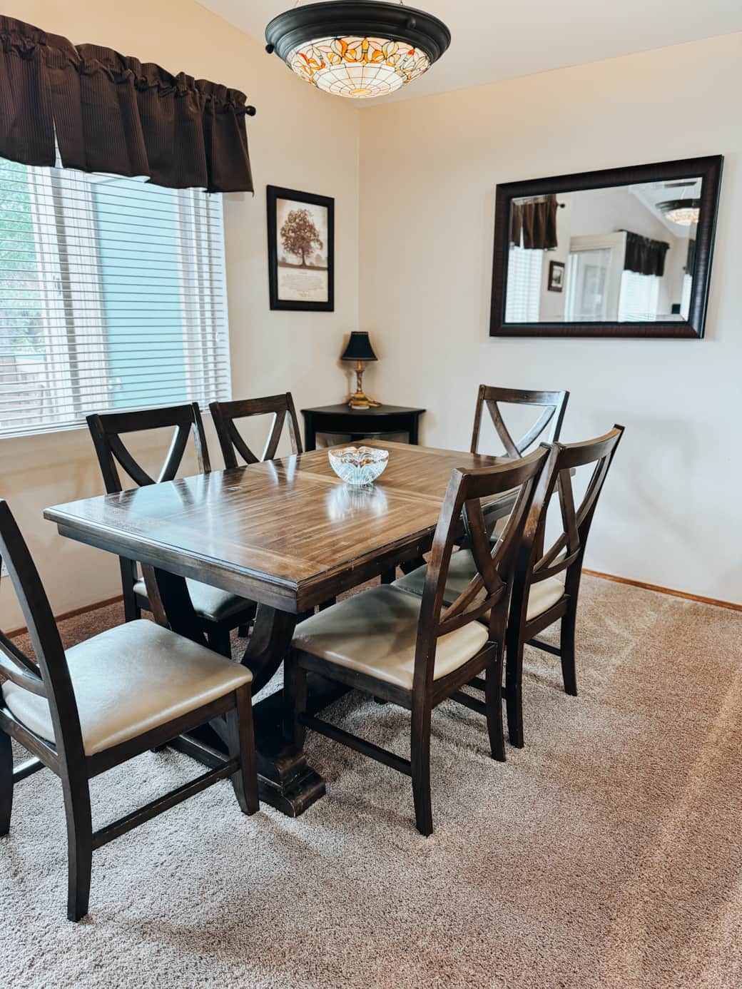 Dining Room, seats 6 