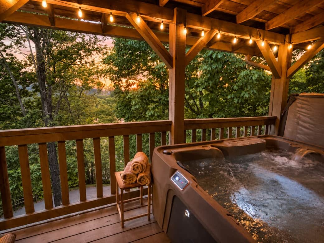Large hot tub with some amazing sunset views! Large hot tub with some amazing sunset views!