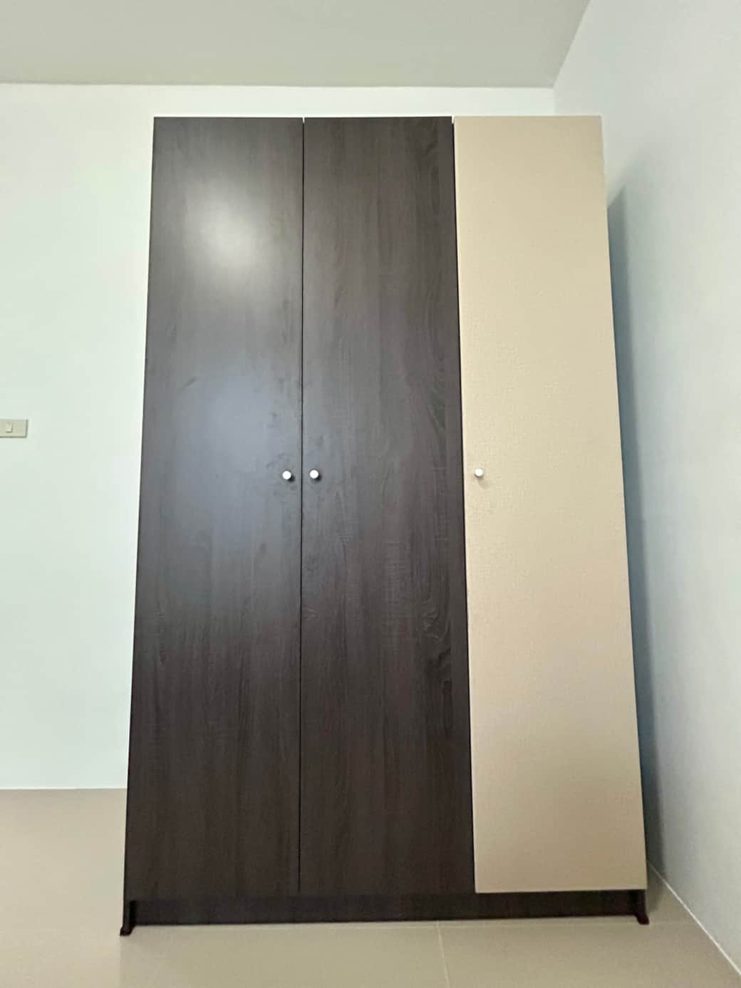 The Beach Village Condo Wardrobes