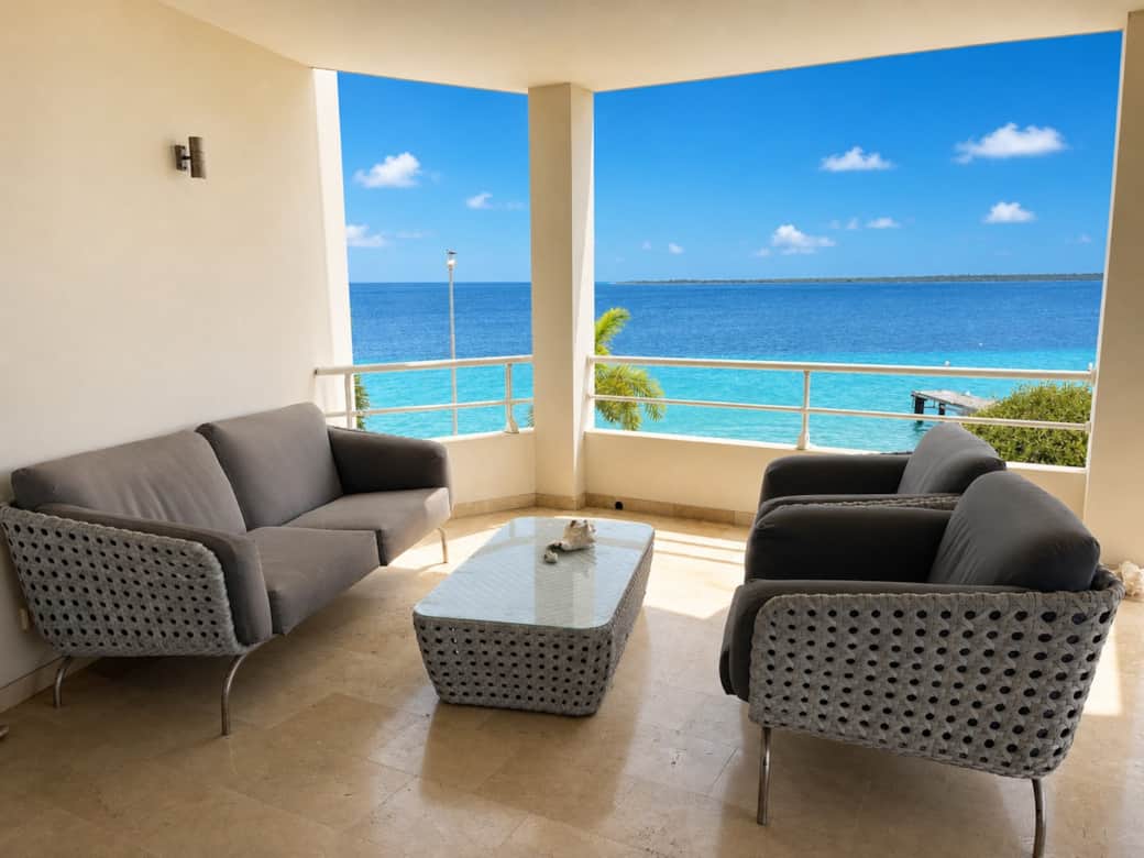 Seaside sunset bonaire oceanfront blauwe lucht