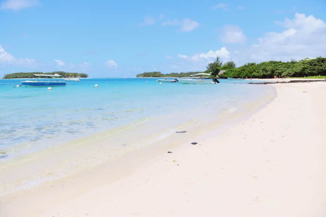 Lagoon with Ile aux deux Cocos at the back