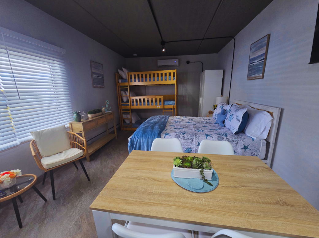Relax by the coast in a fully equipped studio with queen bed and kitchen. Treasure Island, FL