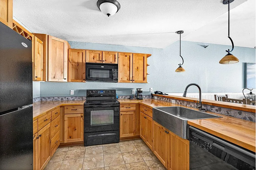 Fully equipped kitchen with modern appliances Fully equipped kitchen with modern appliances