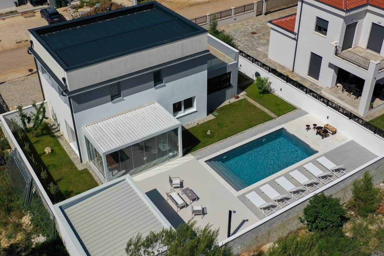 Aerial view of the villa, fenced garden and private pool in Crno, Zadar