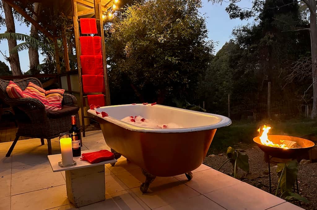 Bawley Ridge Farm farmhouse wing outdoor tub -1024x683