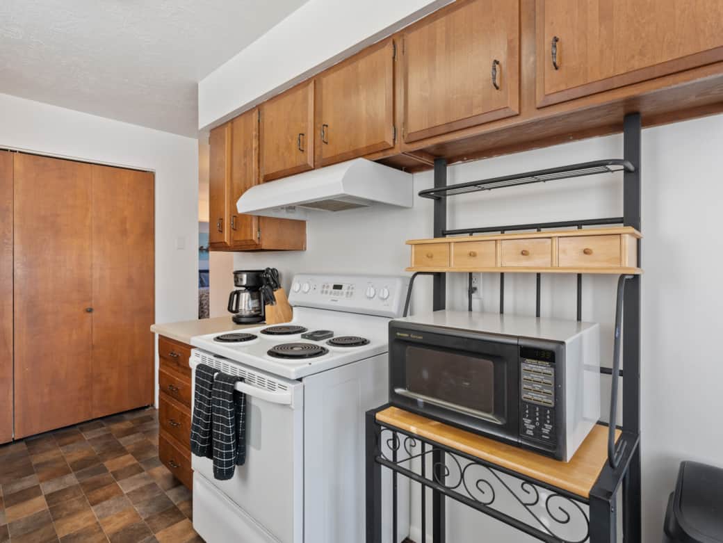 The kitchen has all the cookware, dishes and silverware you need to feed the whole house.