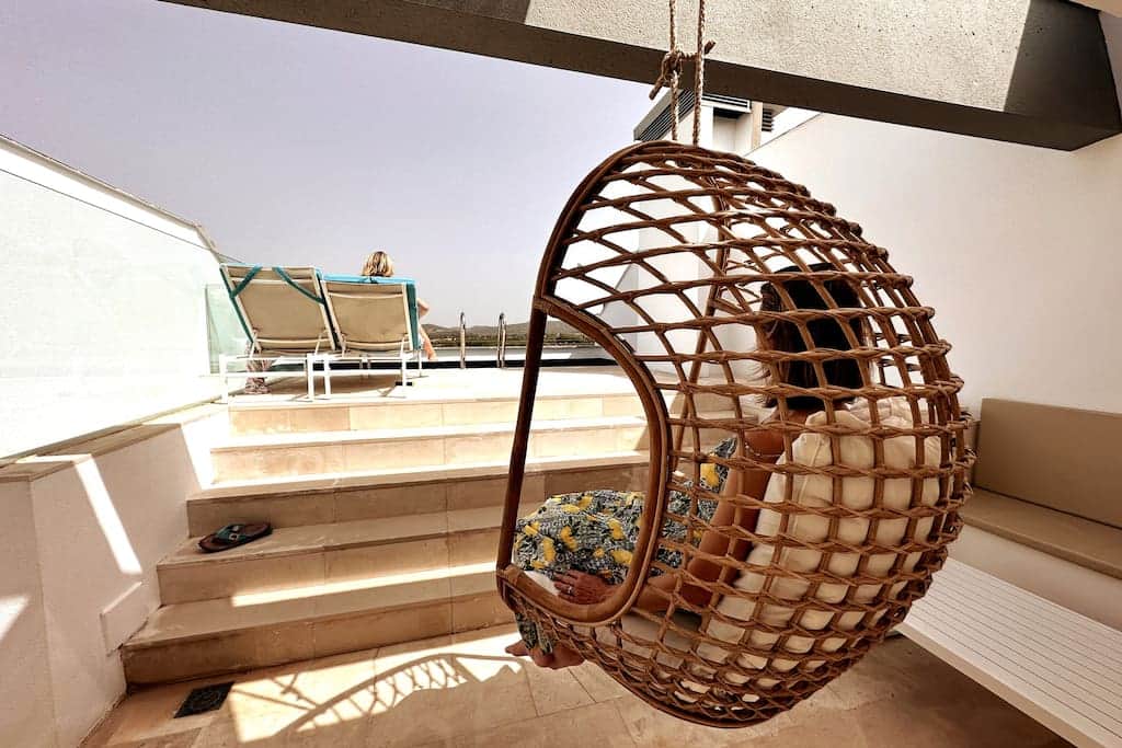 Enjoy your book on a sun lounger or in the swing chair