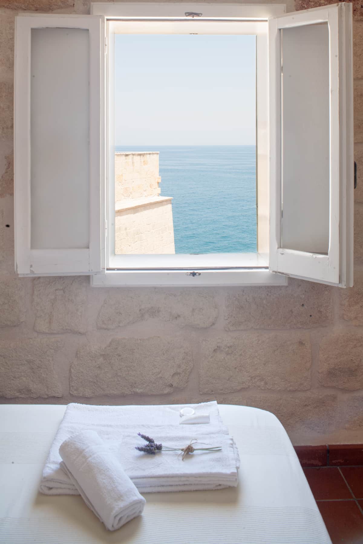 2nd floor - Bedroom with sea view window