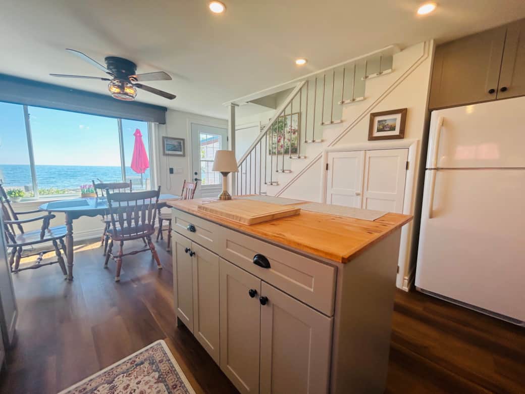 Kitchen & Dining Area