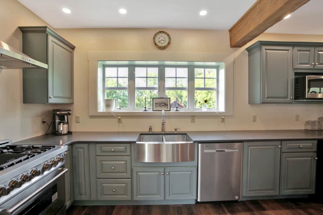 Farmhouse sink