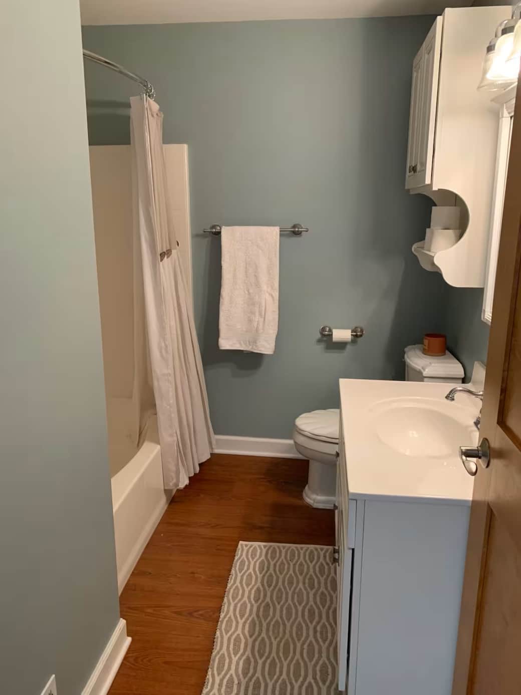 Full Bathroom Full Bathroom