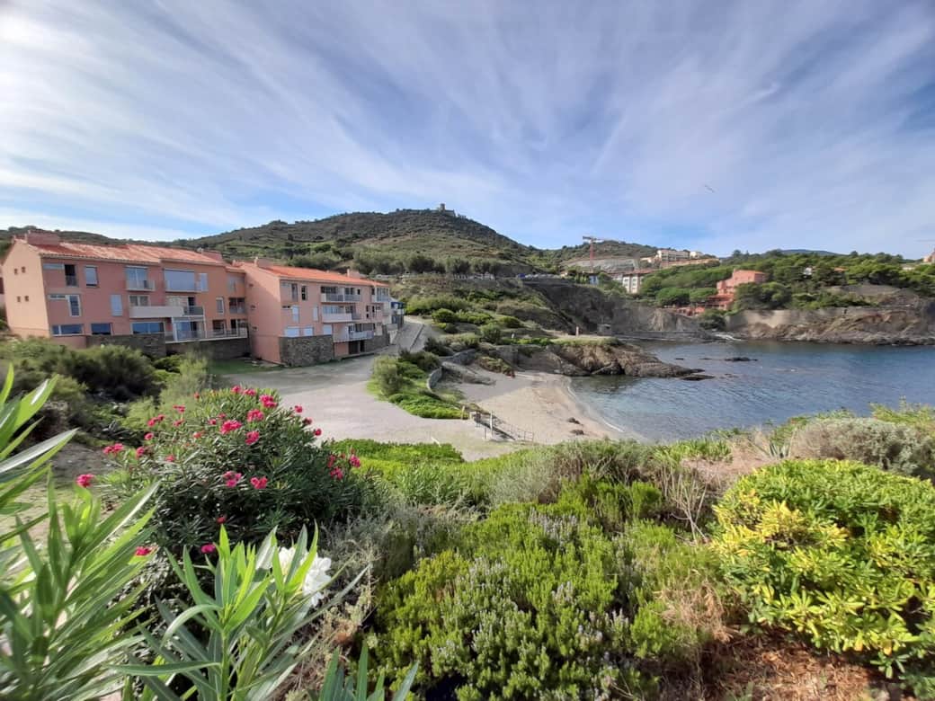 Vue de l'immeuble de l'appartement et de la plage des Batteries Vue de l'immeuble de l'appartement et de la plage des Batteries
