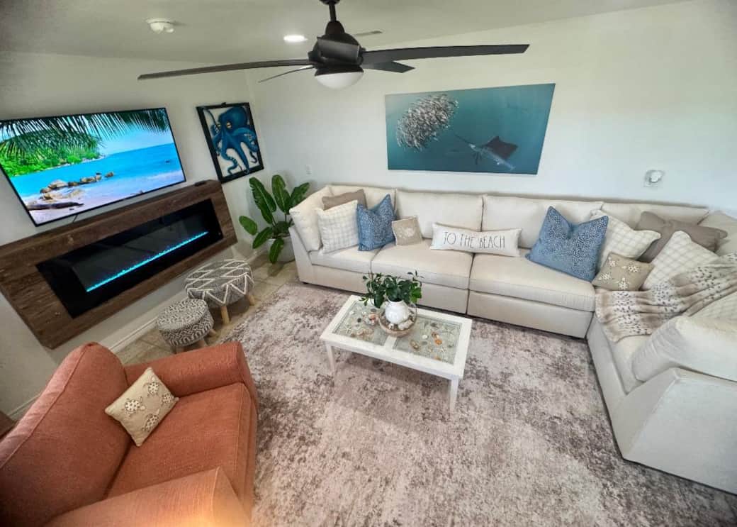 B E A C H2 B E A C H2